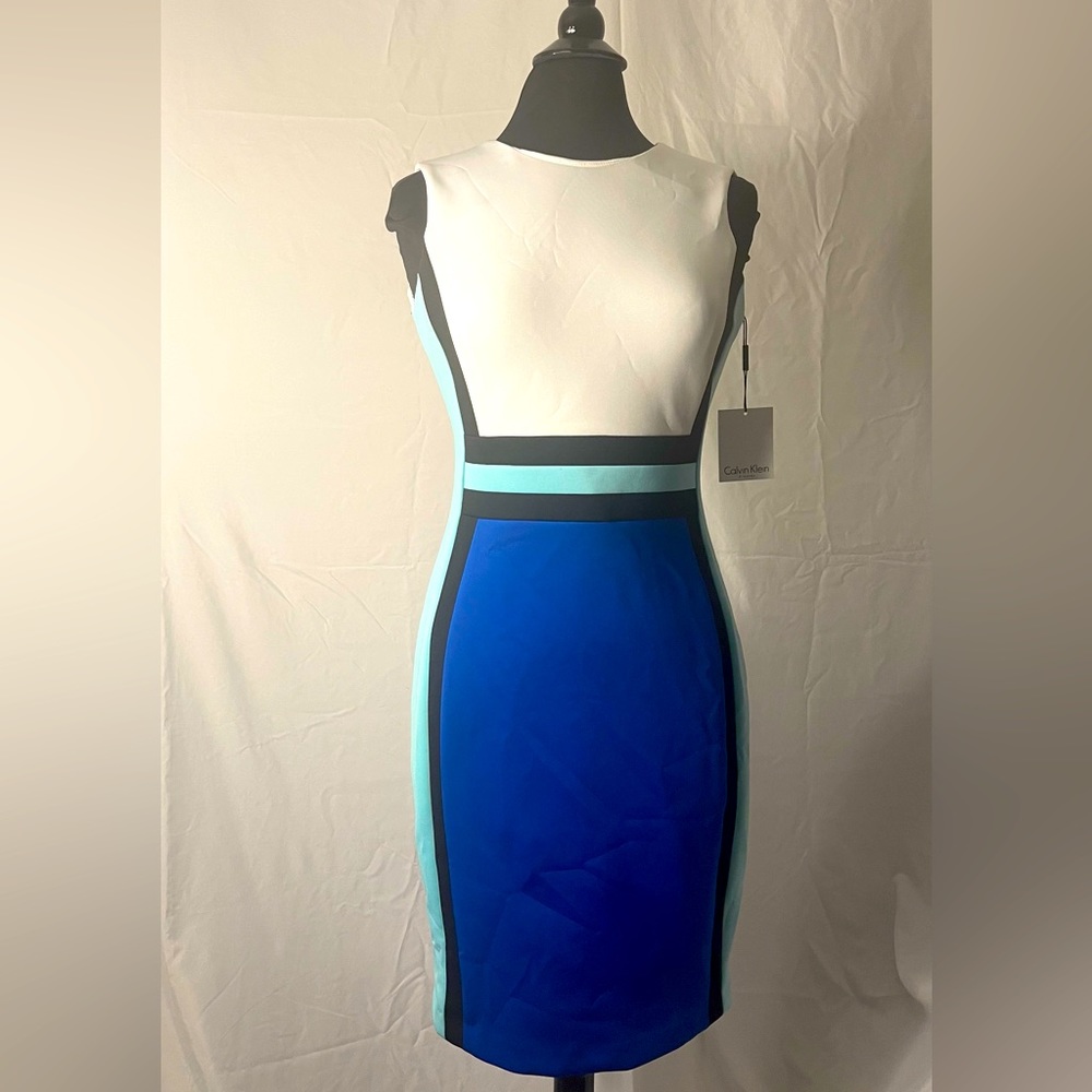 Color block dress. Sleeveless.